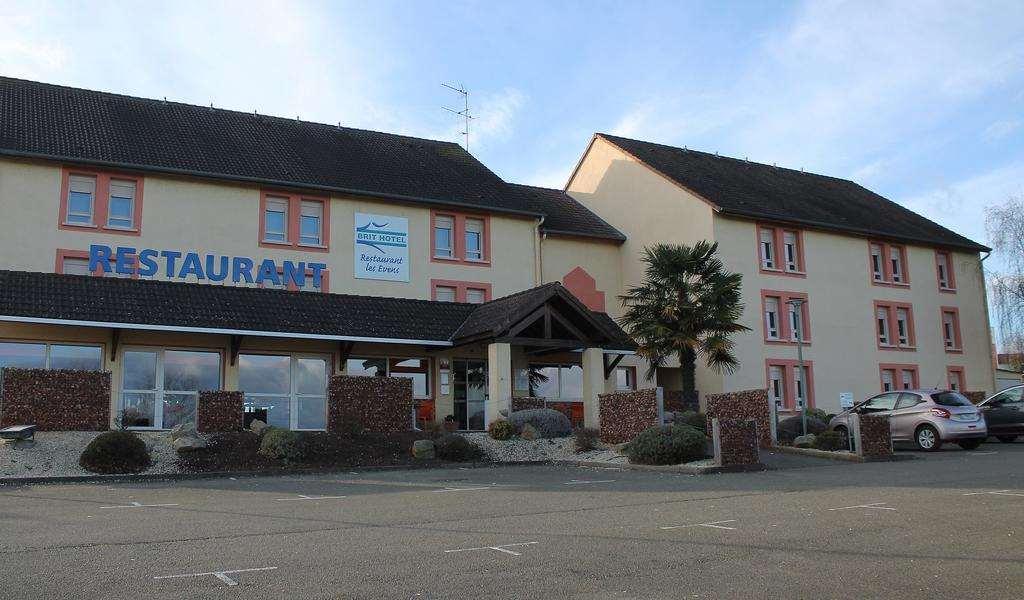 Brit Hotel Les Evens Saint-Saturnin  Exteriér fotografie